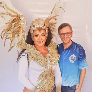 Anderson Natio ao lado da musa Adriana Santos