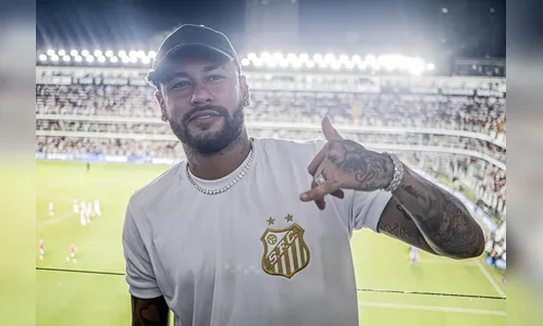 Camisa 10 de Neymar no Santos vira febre na Vila, apesar do preço alto