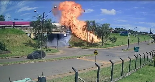 Explosão ocorreu após acidente sobre viaduto em Arapoti, na região dos Campos Gerais do Paraná