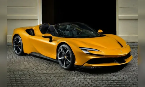 Ferrari supera expectativas com carros customizados e ação dispara