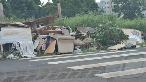 Irregularidade foi registrada na Rua Fogo Apagou e divulgada pelo prefeito neste domingo (02)
