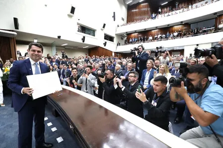 O parlamentar assumiu a presidência dando início aos trabalhos da 3ª e 4ª Sessões Legislativas da 20ª Legislatura