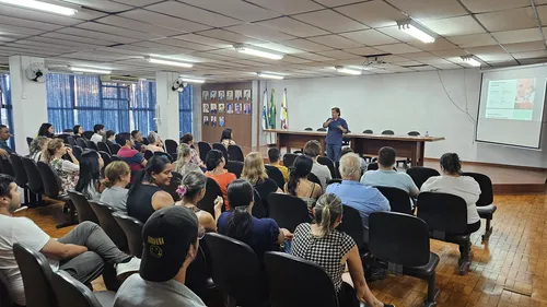 Reunião no salão nobre da Prefeitura