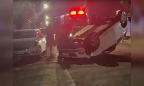 Veículo capota após acidente na área central de Apucarana