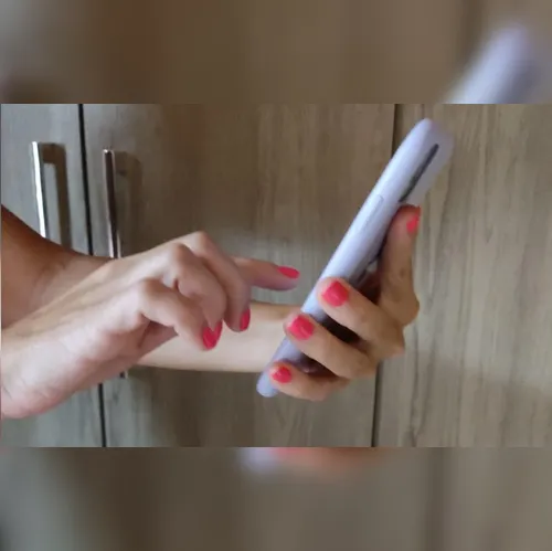 Mulher denuncia ameaças contra ela e a filha por áudio no WhatsApp