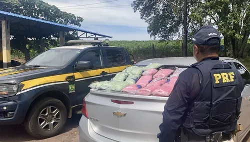 A abordagem ao carro aconteceu após a motorista realizar uma ultrapassagem proibida