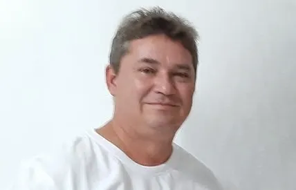 Bacron deixa a esposa Flávia e três filhos, além de um vasto círculo de amigos.
