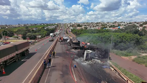 Caminhões explodiram após colisão