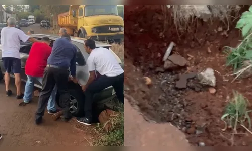 Moradores se mobilizam para tirar carro de buraco em Apucarana; veja