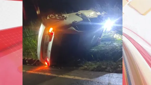 Carro em que os quatro estavam capotou na rodovia