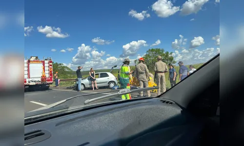 Mulher grávida sofre acidente de carro e fica em estado grave