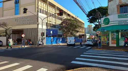 Devido o porte do equipamento e para garantir a segurança da população e trabalhadores da obra, o tráfego de veículos estará proibido durante todo o dia a partir das 8h30.