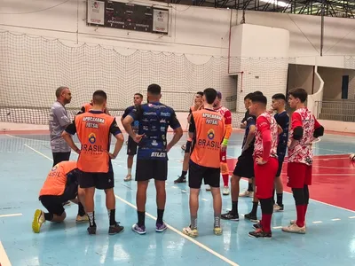 Equipe durante treinamento em Apucarana