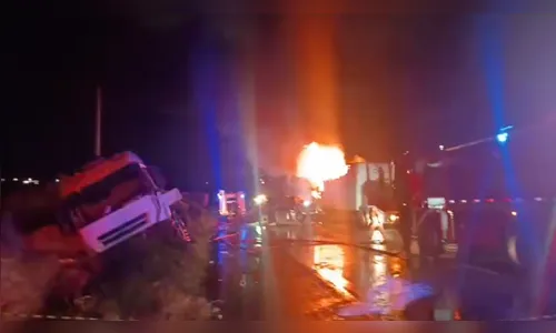 Acidente com 5 veículos deixa ao menos um morto na BR-376