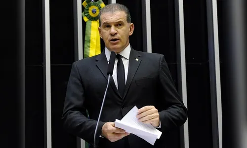 Ex-deputado do PR é acusado de envolvimento em fraude de licitação