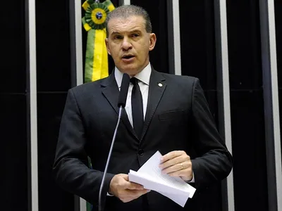 Ex-deputado do PR é acusado de envolvimento em fraude de licitação