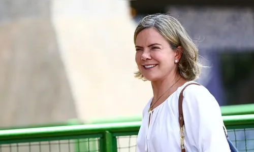 Lula anuncia paranaense Gleisi Hoffmann como nova ministra