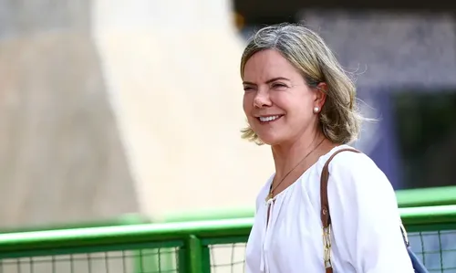 Gleisi Hoffmann (PT-PR) é a nova ministra da Secretaria de Relações Institucionais