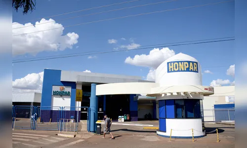 Motorista de Golf atropela vendedor ambulante e foge em Arapongas