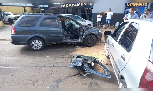 Idoso fica ferido em acidente entre dois veículos em Apucarana