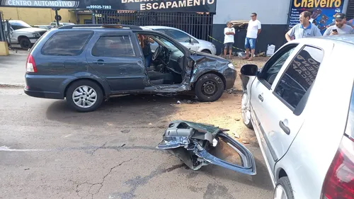 Idoso fica ferido em acidente entre dois veículos em Apucarana