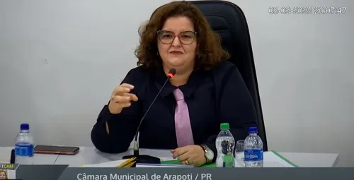 Maria Olívia Depizzoli Zacharias (PSD) de gravata nas sessões
