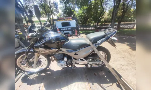 Dupla é presa e moto apreendida pela PM em Apucarana