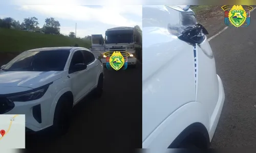 Pneu estepe se desprende de caminhão e atinge carro na PR-272