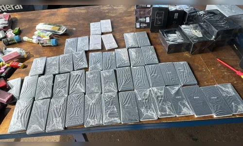 Arapongas: PF e Receita apreendem carga de pods, vapes e celulares