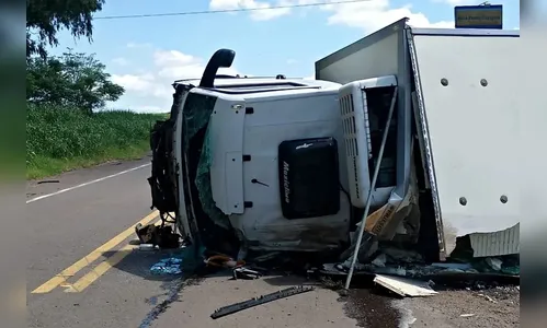 Batida entre caminhão baú e Fiesta deixa uma vítima grave na PR-323
