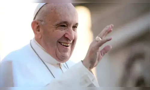 Vaticano diz que Papa Francisco está estável e se recupera da doença