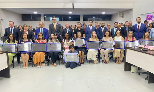 Câmara entrega 'Prêmio Mulher Destaque' para onze homenageadas
