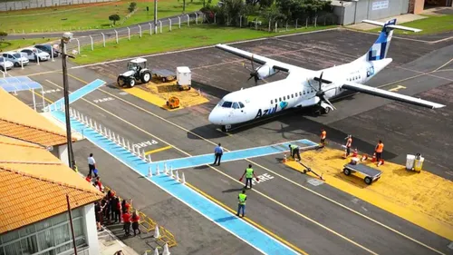 A Azul Linhas Aéreas vai encerrar as operações da empresa no Aeroporto Sant’Ana