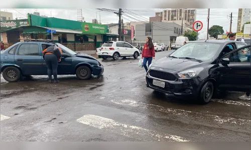 Cruzamento próximo ao Terminal Urbano é palco de novo acidente em Apucarana
