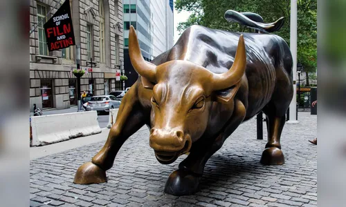 Bolsas de NY divergem; Dow Jones cai 1% com peso da UnitedHealth