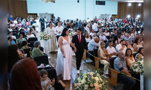 Casamento coletivo oficializa a união de 74 casais em Apucarana