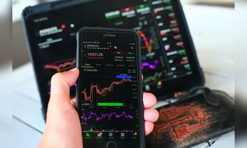 Dólar bate R$ 5,93 em meio à guerra comercial