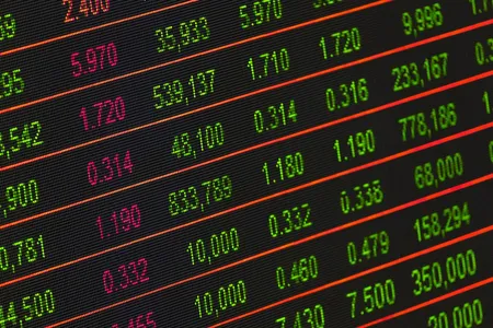 Ibovespa perde 4 mil pontos após decisão da China e risco global