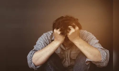 Homem alega possessão demoníaca e agride esposa grávida em Arapongas