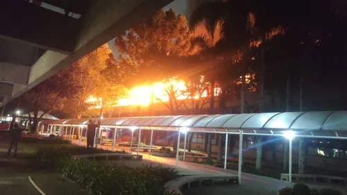 Incêndio atingiu teatro da PUC-PR