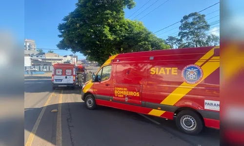 Motorista foge e mulher fica gravemente ferida em colisão com moto