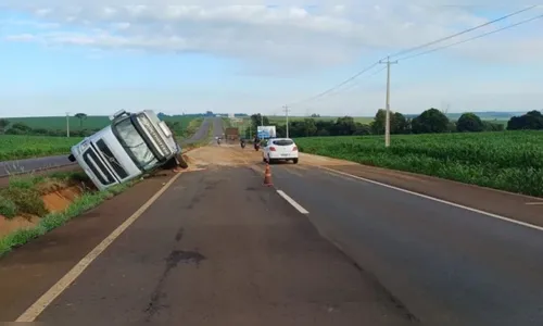 Motorista morre esmagado pelo próprio caminhão