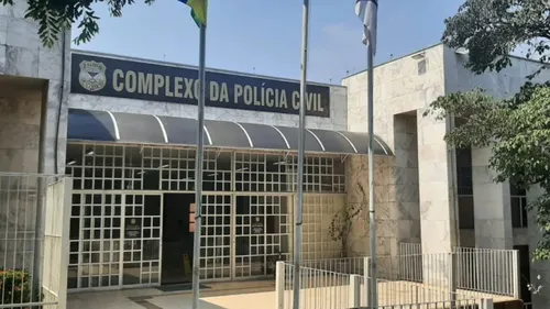 Mulher foi presa e encaminhada à delegacia