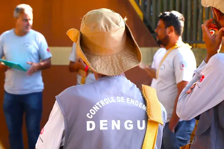 Agentes de saúde estão intensificando as estratégias de combate à dengue