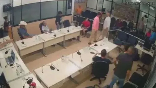 PC Caminhoneiro e Juninho do Cartório protagonizaram cena de violência