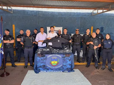 Rodolfo Mota durante entrega de uniformes