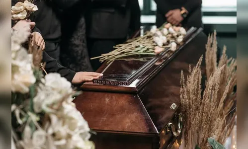 Funerária é condenada após parar enterro para serrar caixão que não cabia em jazigo
