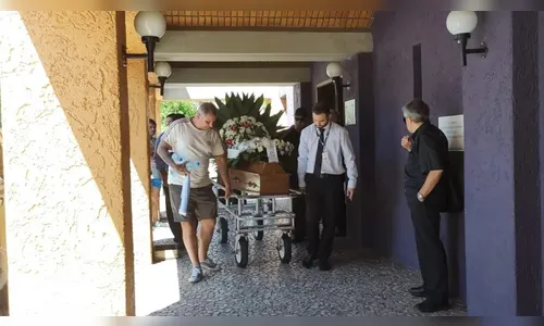 Familiares e amigos se despedem de Nelson Rebello, o Oil Man