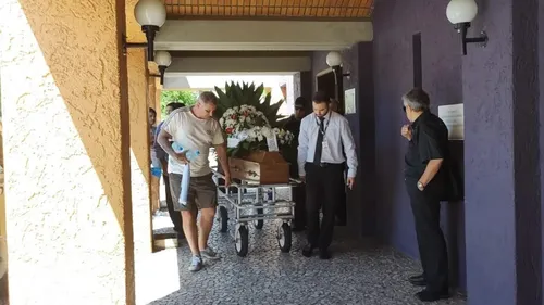 Sepultamento ocorreu neste domingo