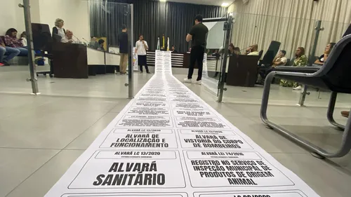 Sessão ocorreu nesta segunda-feira à noite